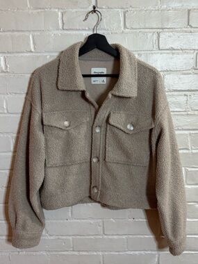 ABERCROMBIE & FITCH TAUPE SHERPA CROPPED SHACKET | SIZE M